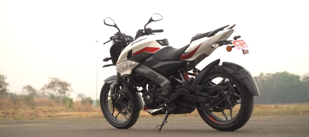 Bajaj Pulsar NS200 Price